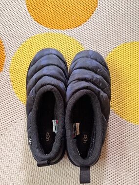 Uggs slippers